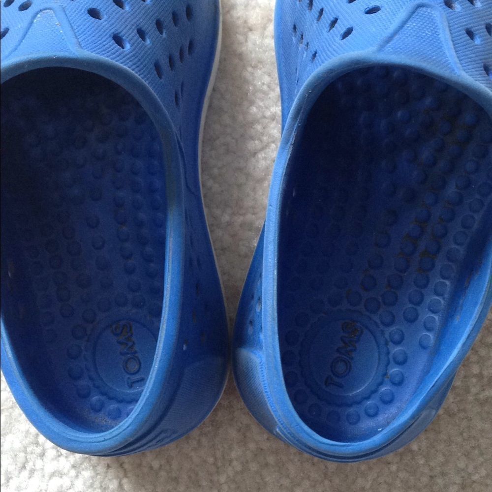 Toms  - Picture 6 of 6